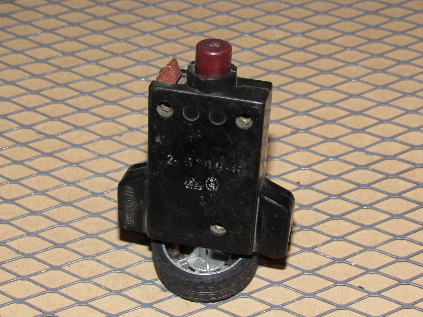 77-95 Mercedes Benz T1 Van Fuse Circuit Breaker 15a E-T-A 240VAC