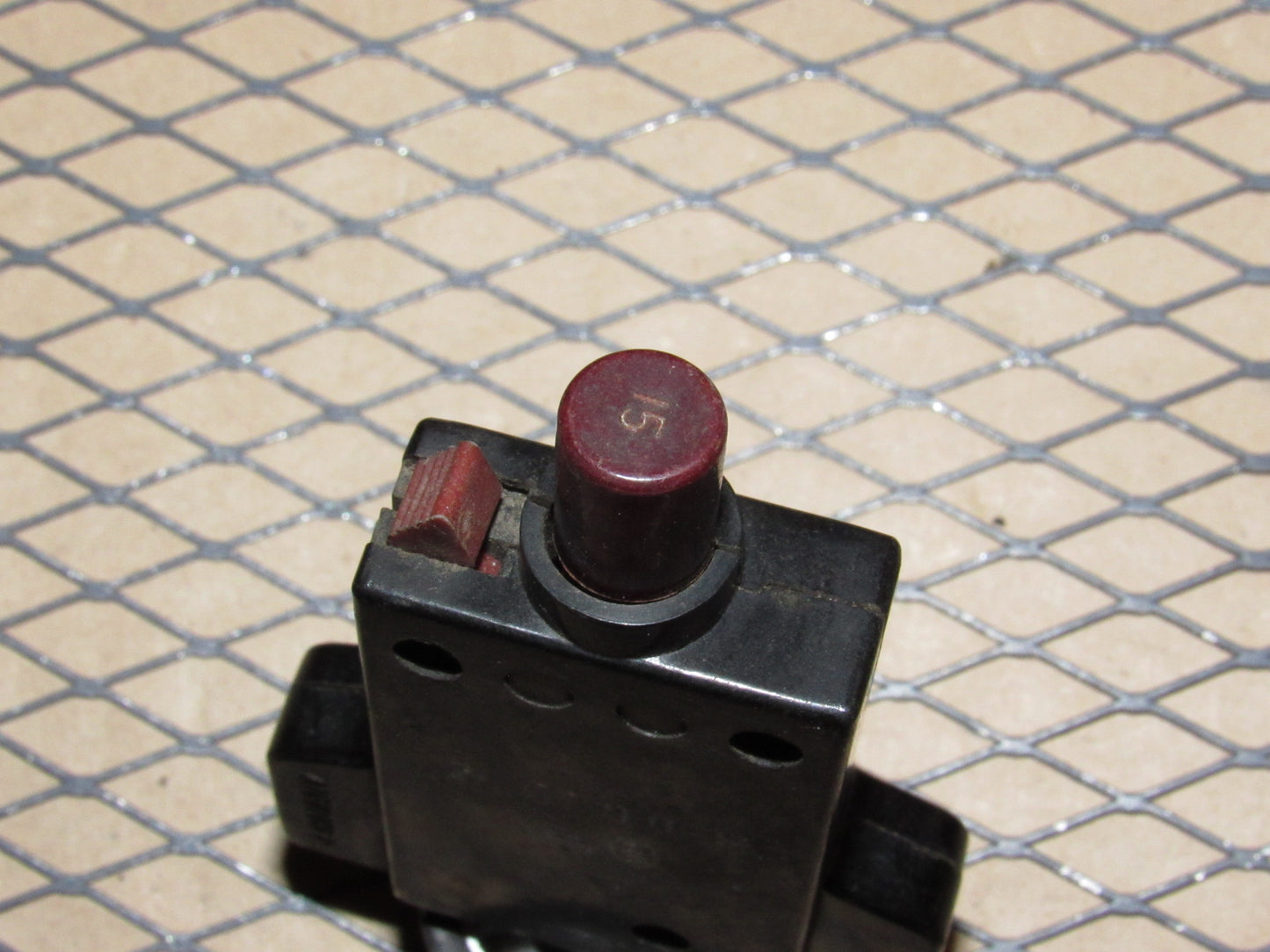 77-95 Mercedes Benz T1 Van Fuse Circuit Breaker 15a E-T-A 240VAC