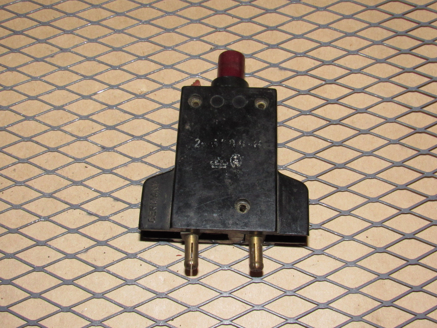 77-95 Mercedes Benz T1 Van Fuse Circuit Breaker 15a E-T-A 240VAC