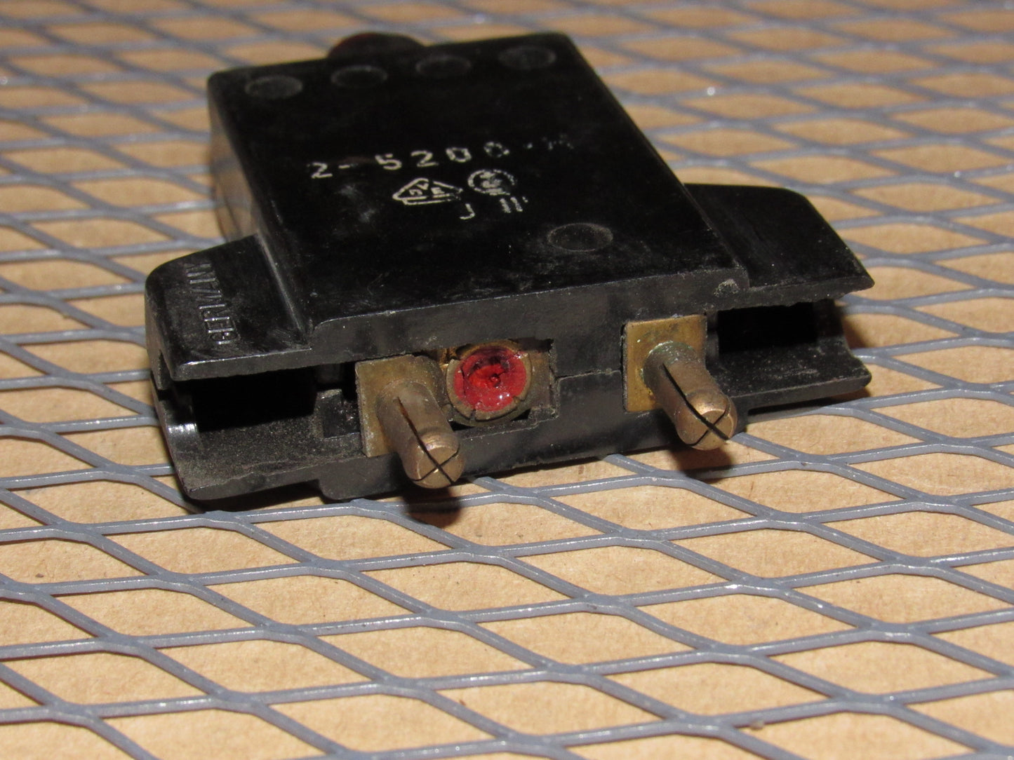 77-95 Mercedes Benz T1 Van Fuse Circuit Breaker 8a E-T-A 240VAC 2-5200-H