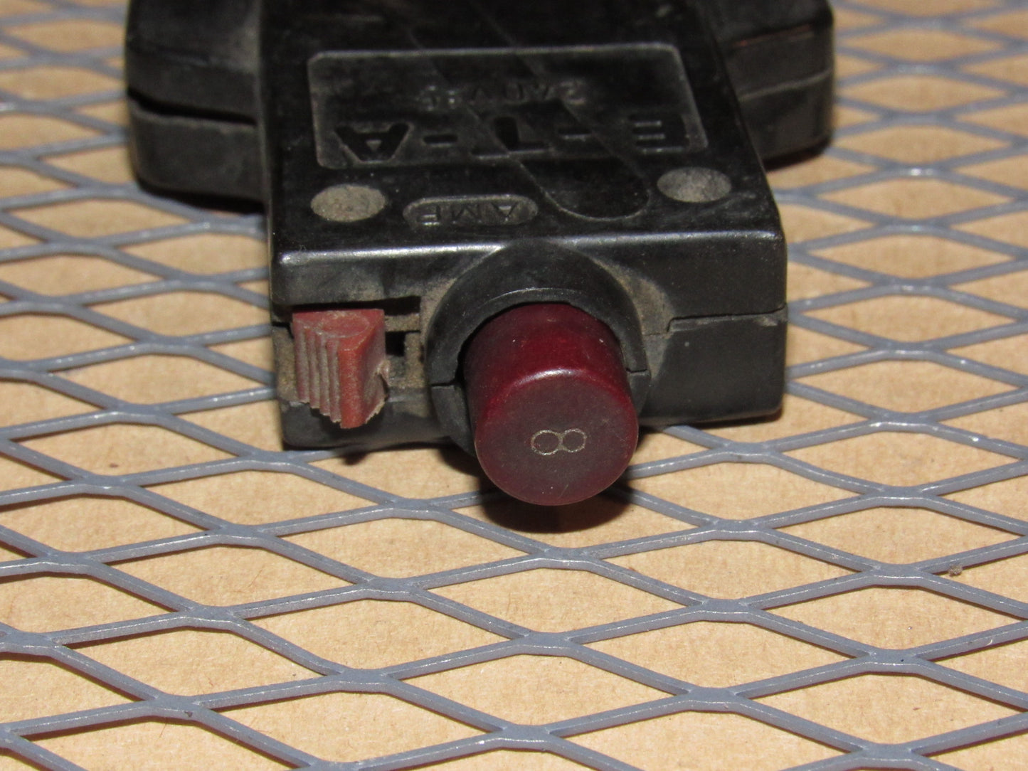 77-95 Mercedes Benz T1 Van Fuse Circuit Breaker 8a E-T-A 240VAC 2-5200-H