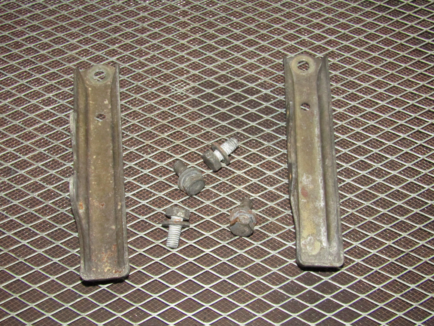 86-93 Mercedes Benz 300E OEM Intake Manifold Mounting Bracket