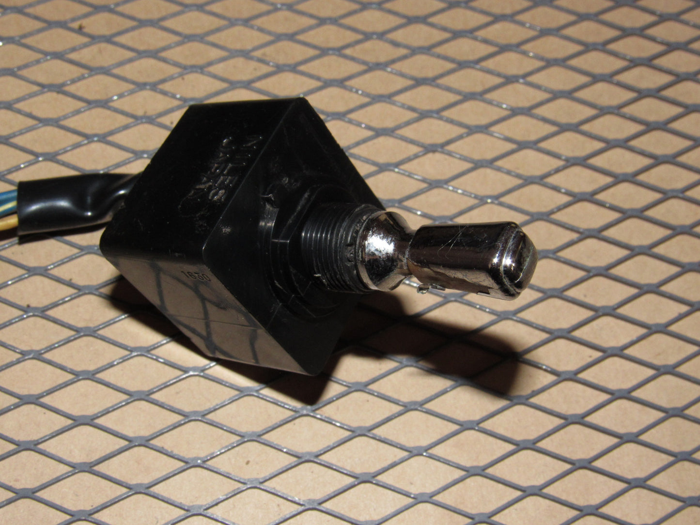 79 81 82 Datsun 280zx OEM Power Mirror Switch - Left