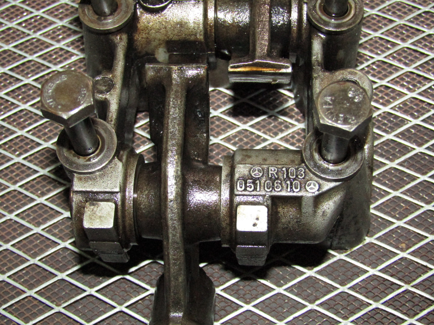 86-93 Mercedes Benz 300E OEM Camshaft Bearing Cap & Rocker Arm #2