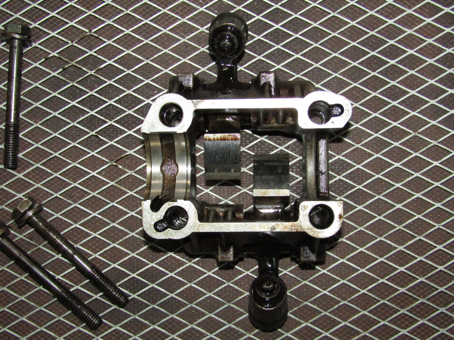 86-93 Mercedes Benz 300E OEM Camshaft Bearing Cap & Rocker Arm #2