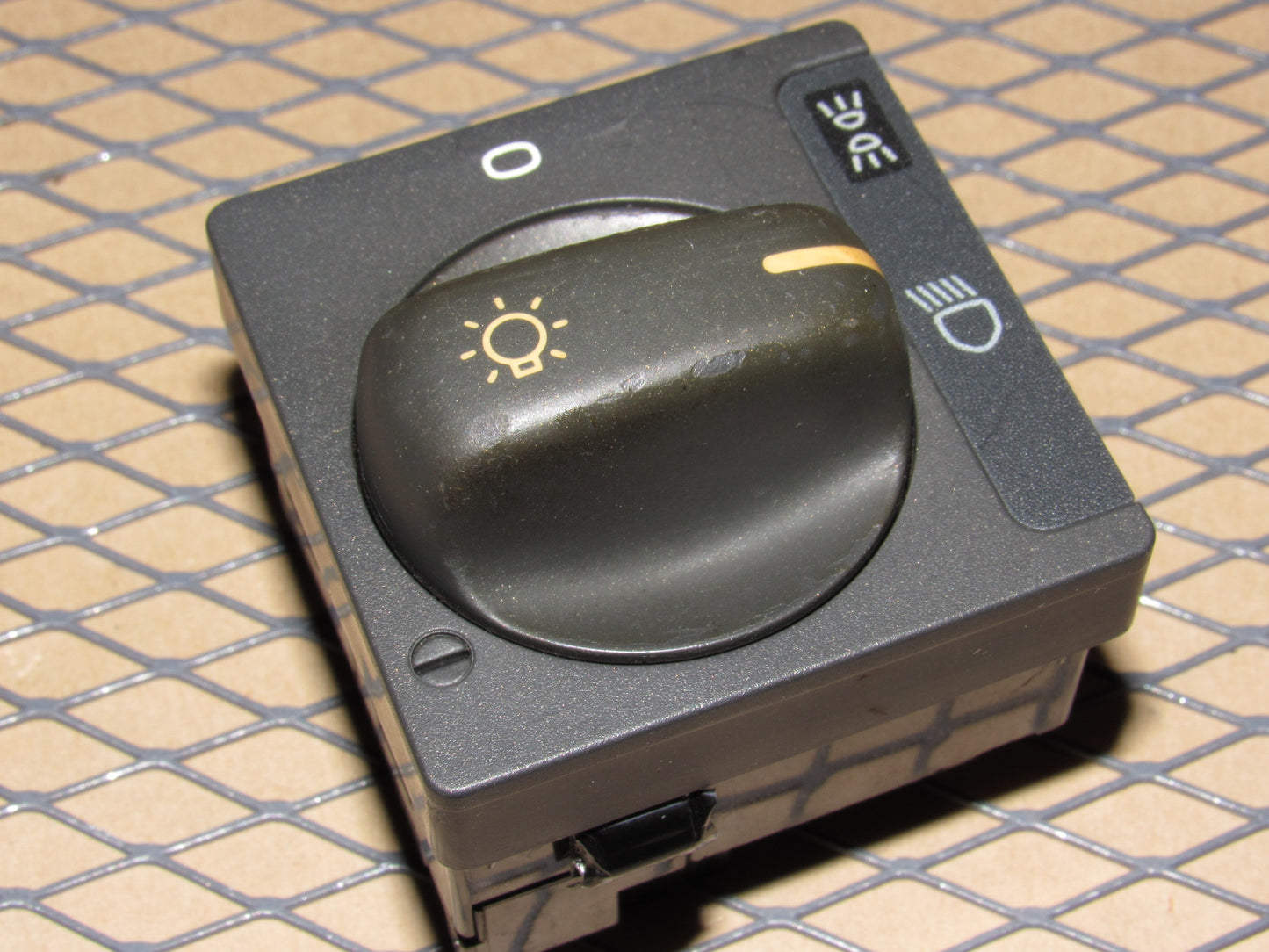 98 99 00 Volvo S70 OEM Headlight Switch