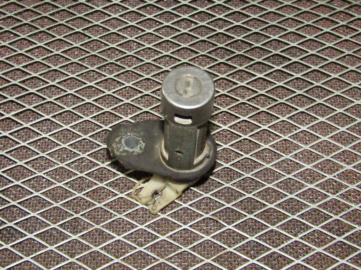 93 94 95 96 97 Honda Del Sol OEM Trunk Lock Cylinder Tumbler