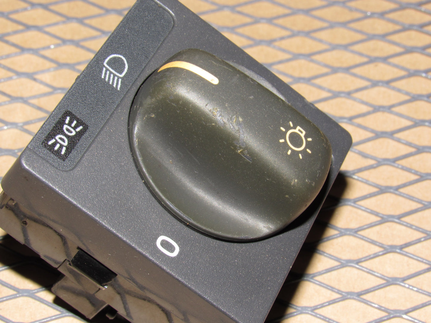 98 99 00 Volvo V70 OEM Headlight Switch