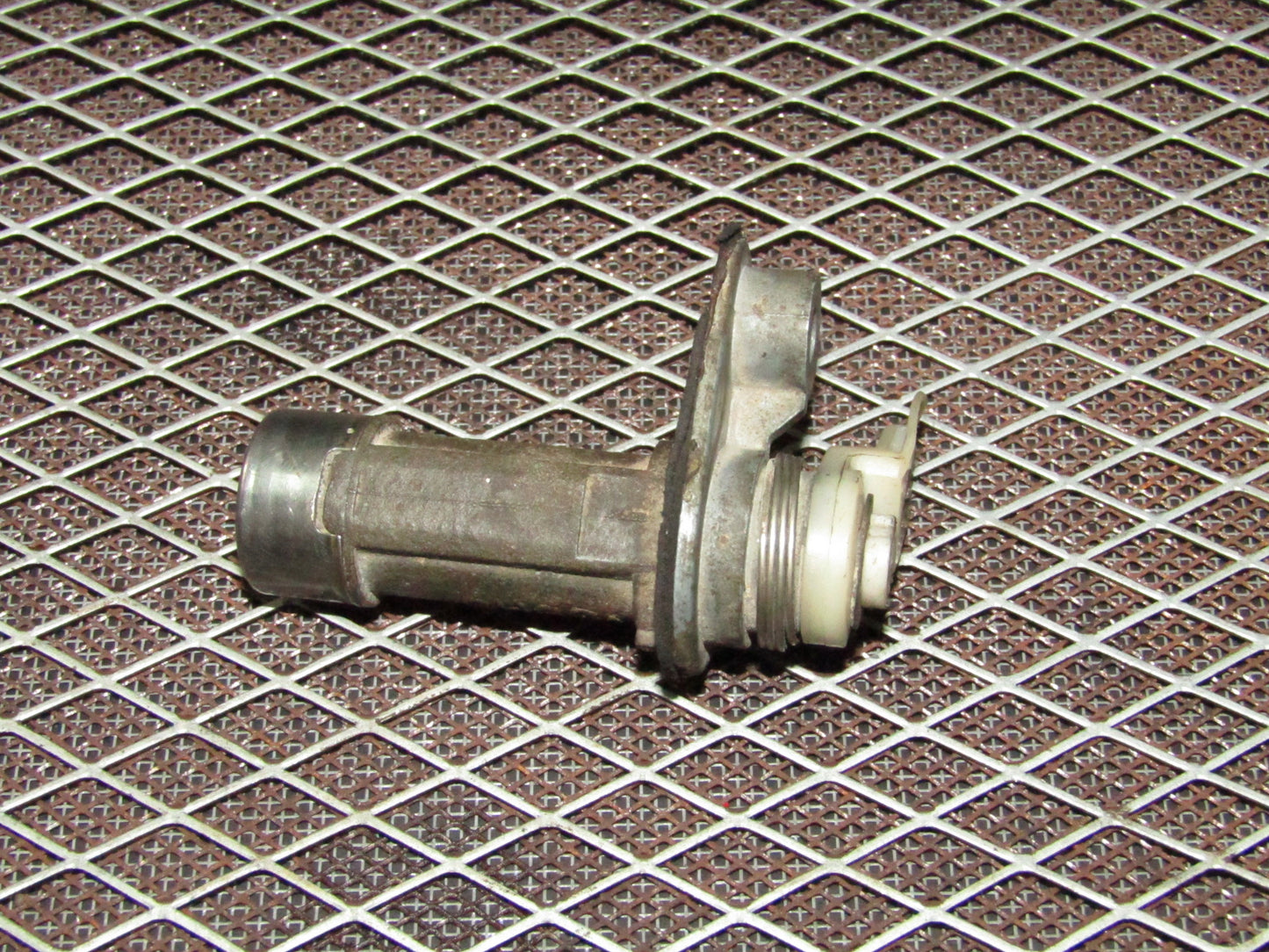 93 94 95 96 97 Honda Del Sol OEM Trunk Lock Cylinder Tumbler