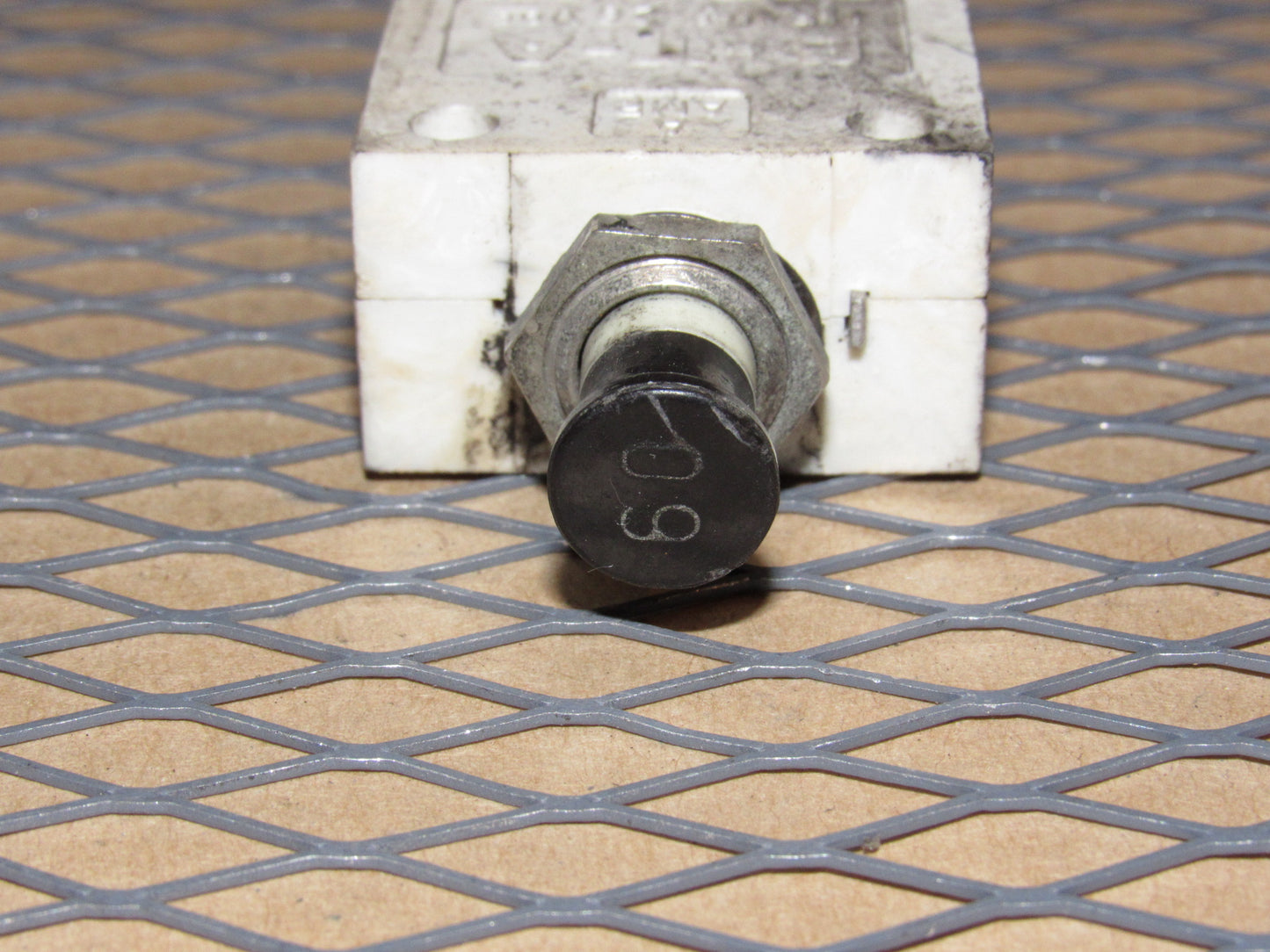 77-95 Mercedes Benz T1 Van OEM Thermal Circuit Breaker 60 Amp