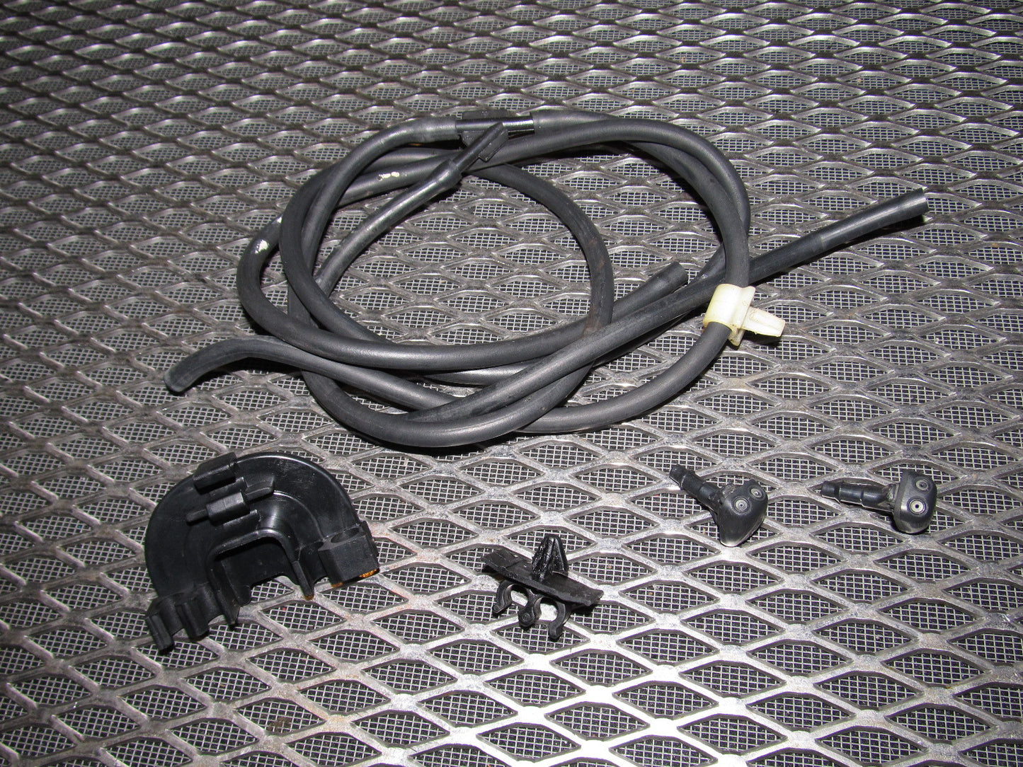 94 95 96 97 Mitsubishi 3000GT Hood Washer Nozzle & Hose