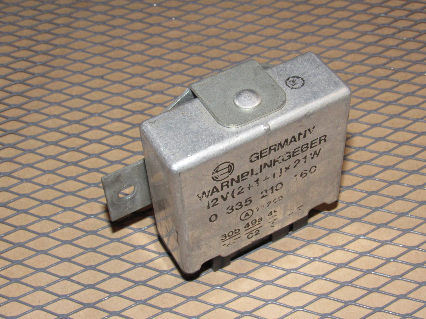 77-95 Mercedes Benz T1 Van OEM Flasher Relay 0 335 210 160