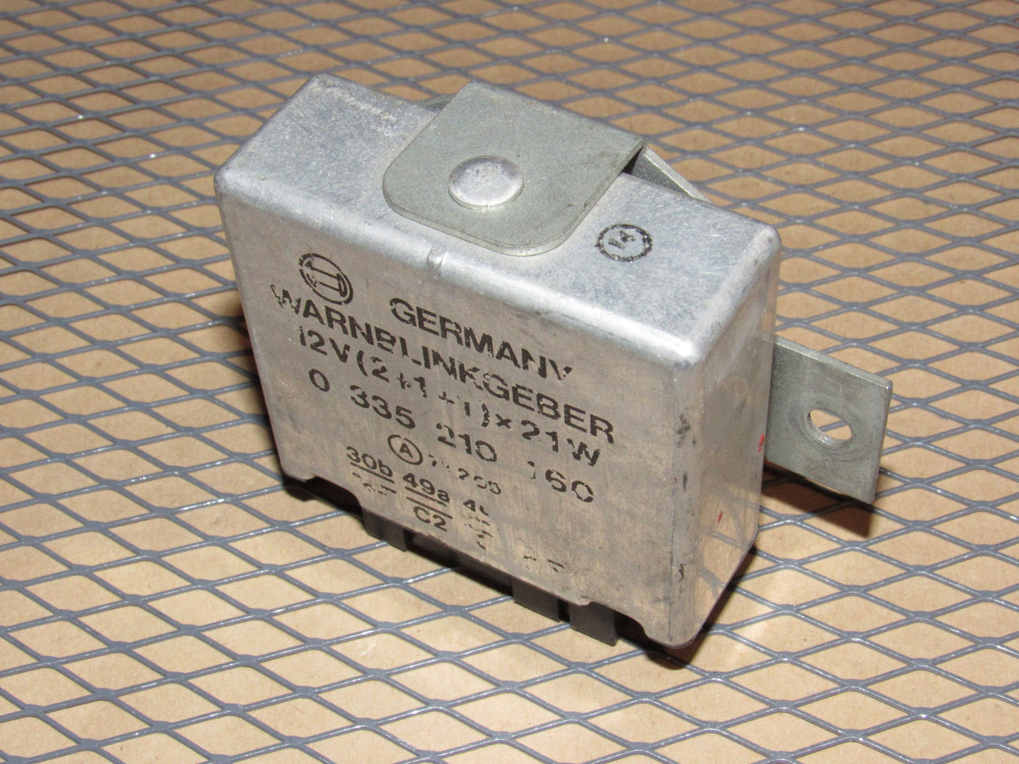 77-95 Mercedes Benz T1 Van OEM Flasher Relay 0 335 210 160