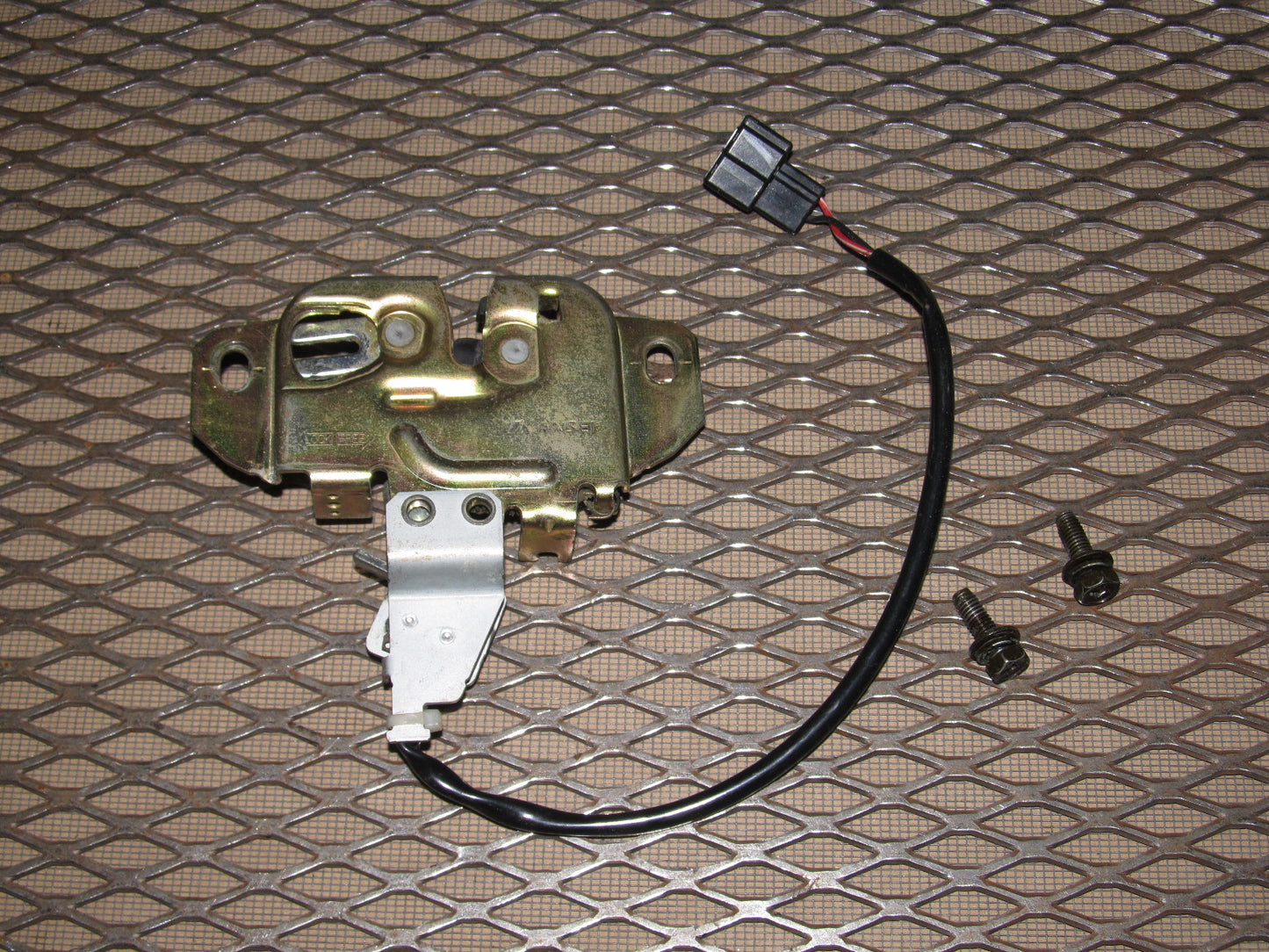 97 98 99 Mitsubishi Eclipse Convertible OEM Trunk Latch Lock