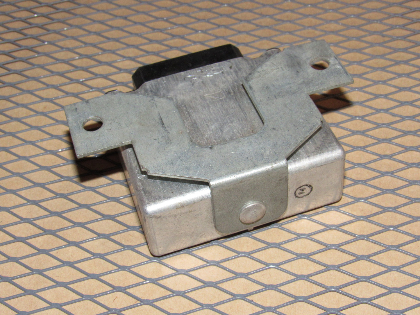 77-95 Mercedes Benz T1 Van OEM Flasher Relay 0 335 210 160