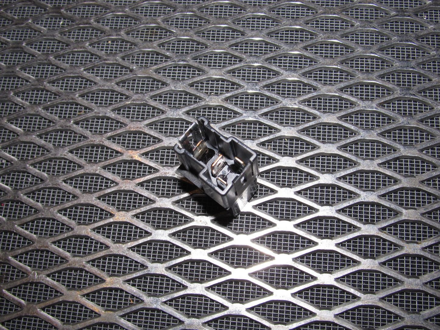 94 95 96 97 Mitsubishi 3000GT OEM Relay - MB629083 12V