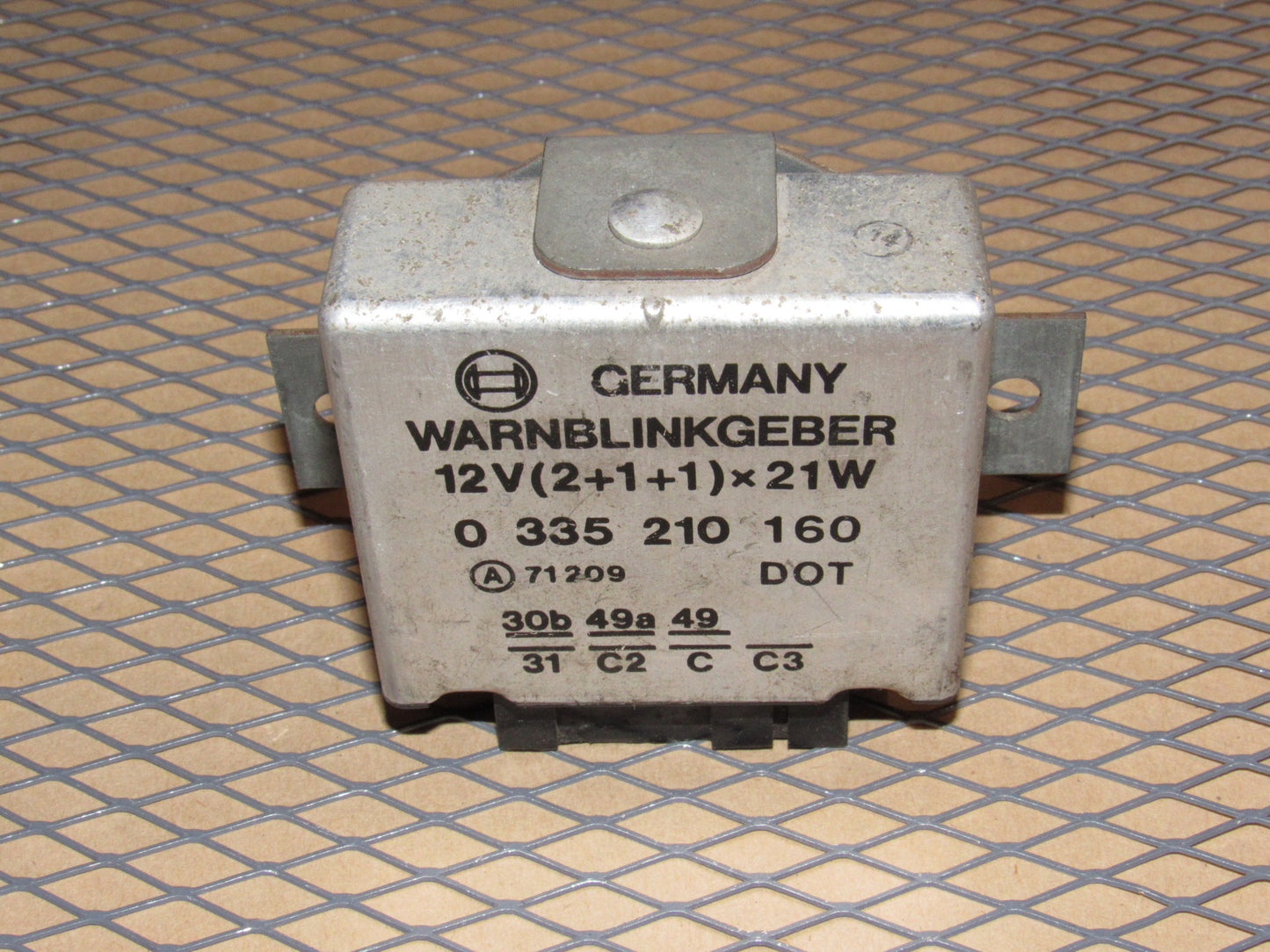 77-95 Mercedes Benz T1 Van OEM Flasher Relay 0 335 210 160