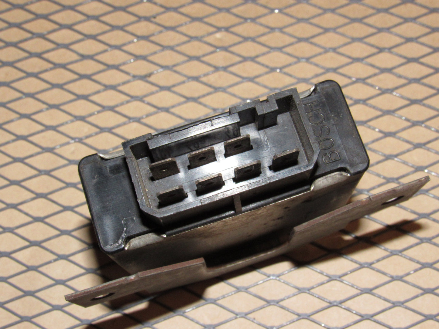 77-95 Mercedes Benz T1 Van OEM Flasher Relay 0 335 210 160