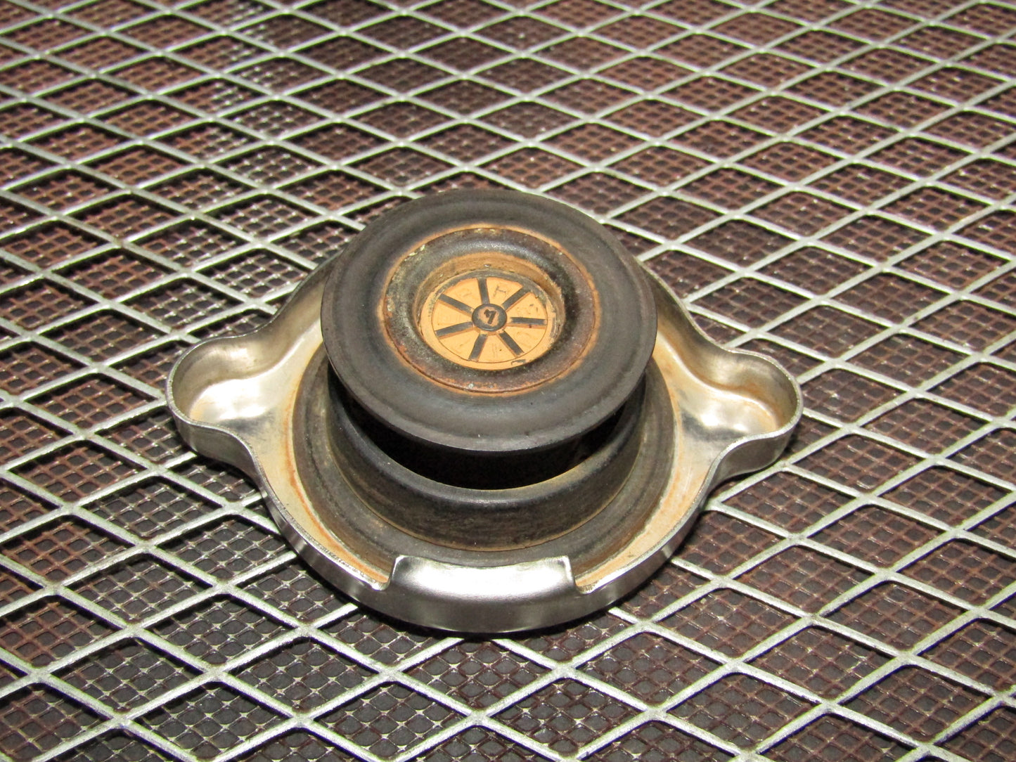 86-93 Mercedes Benz 300E 3.0L OEM Radiator Cap