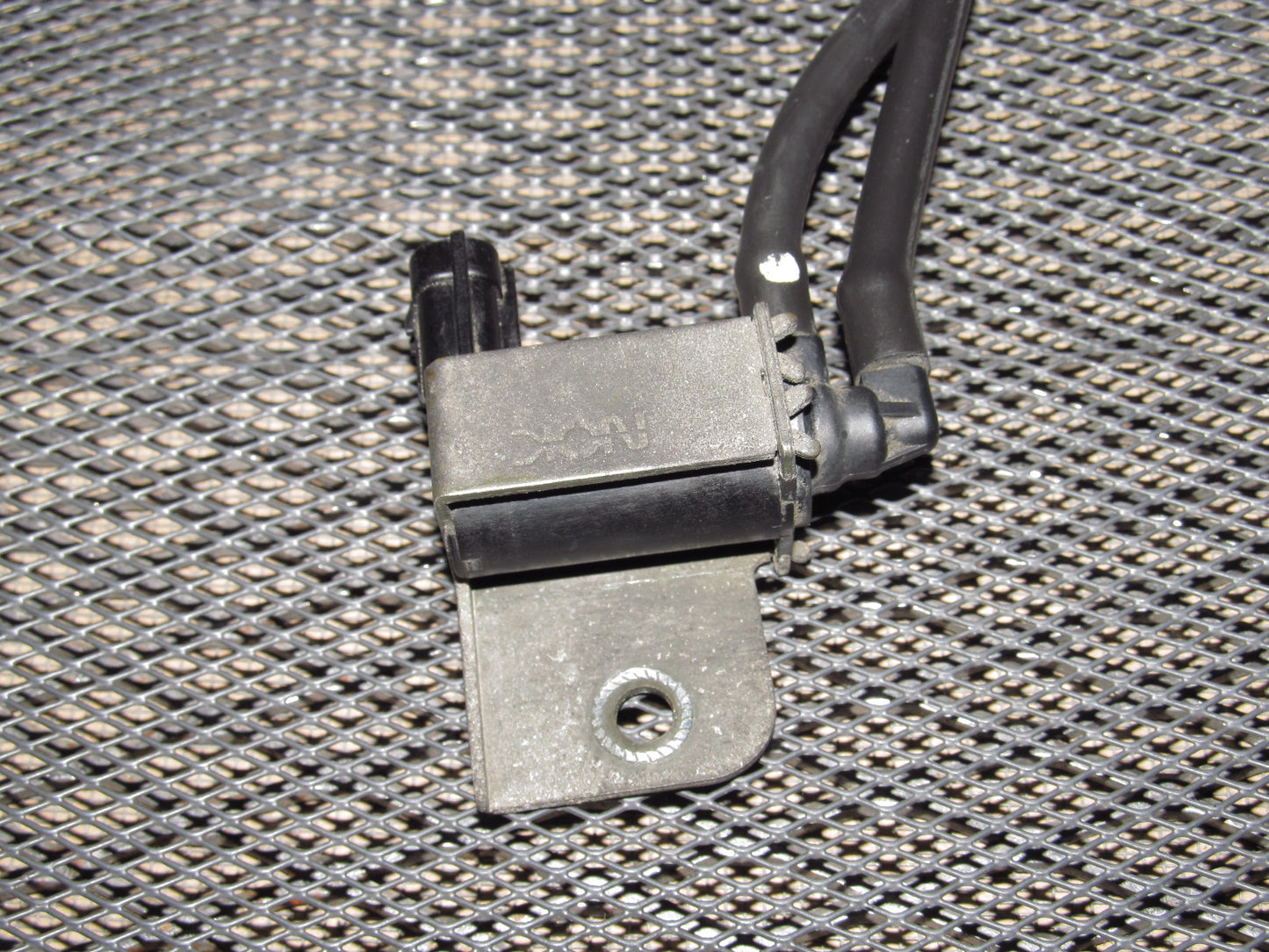 94 95 96 97 Mazda Miata OEM VSV Vacuum Valve Switch Solenoid