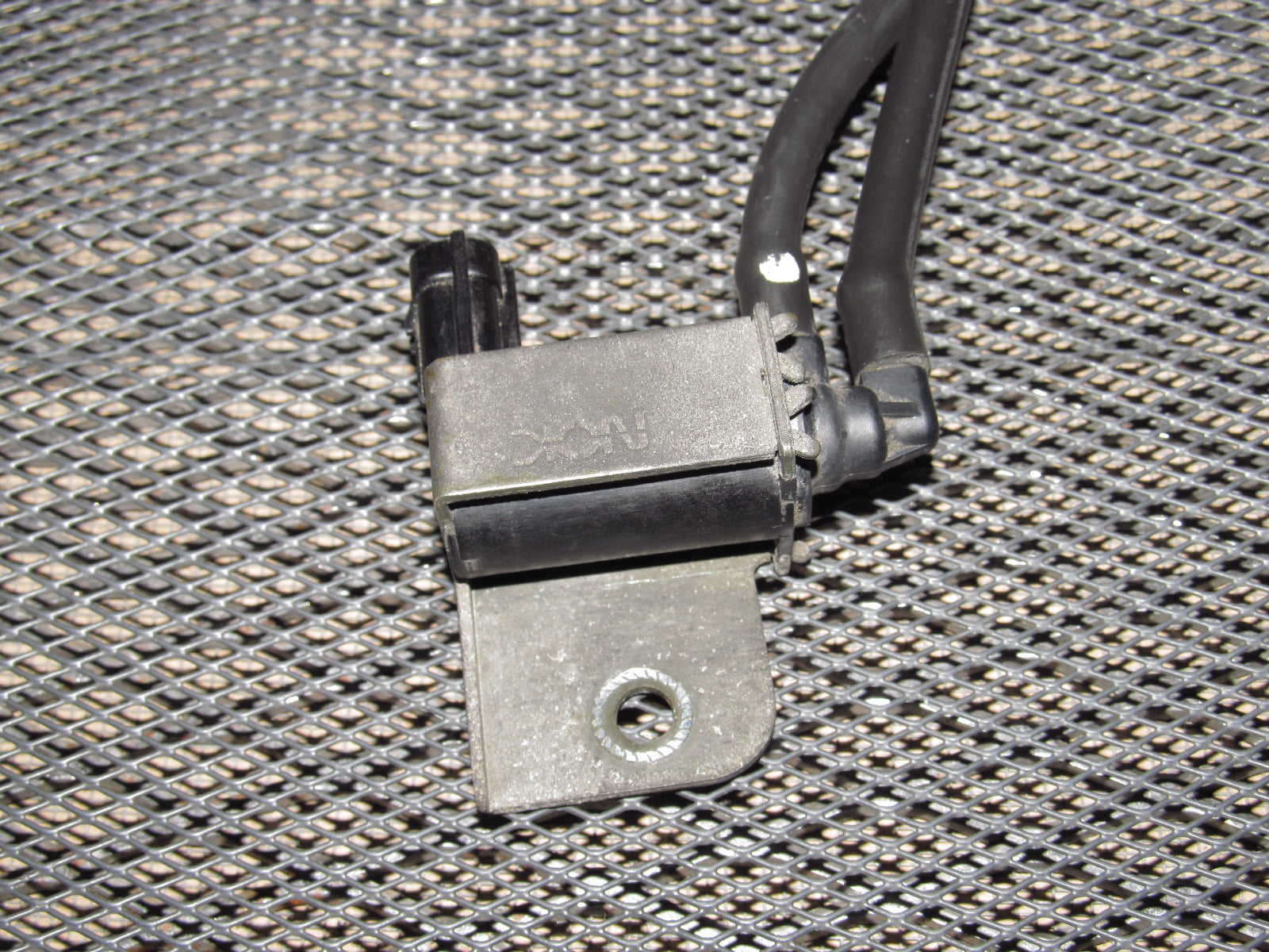 94 95 96 97 Mazda Miata OEM VSV Vacuum Valve Switch Solenoid