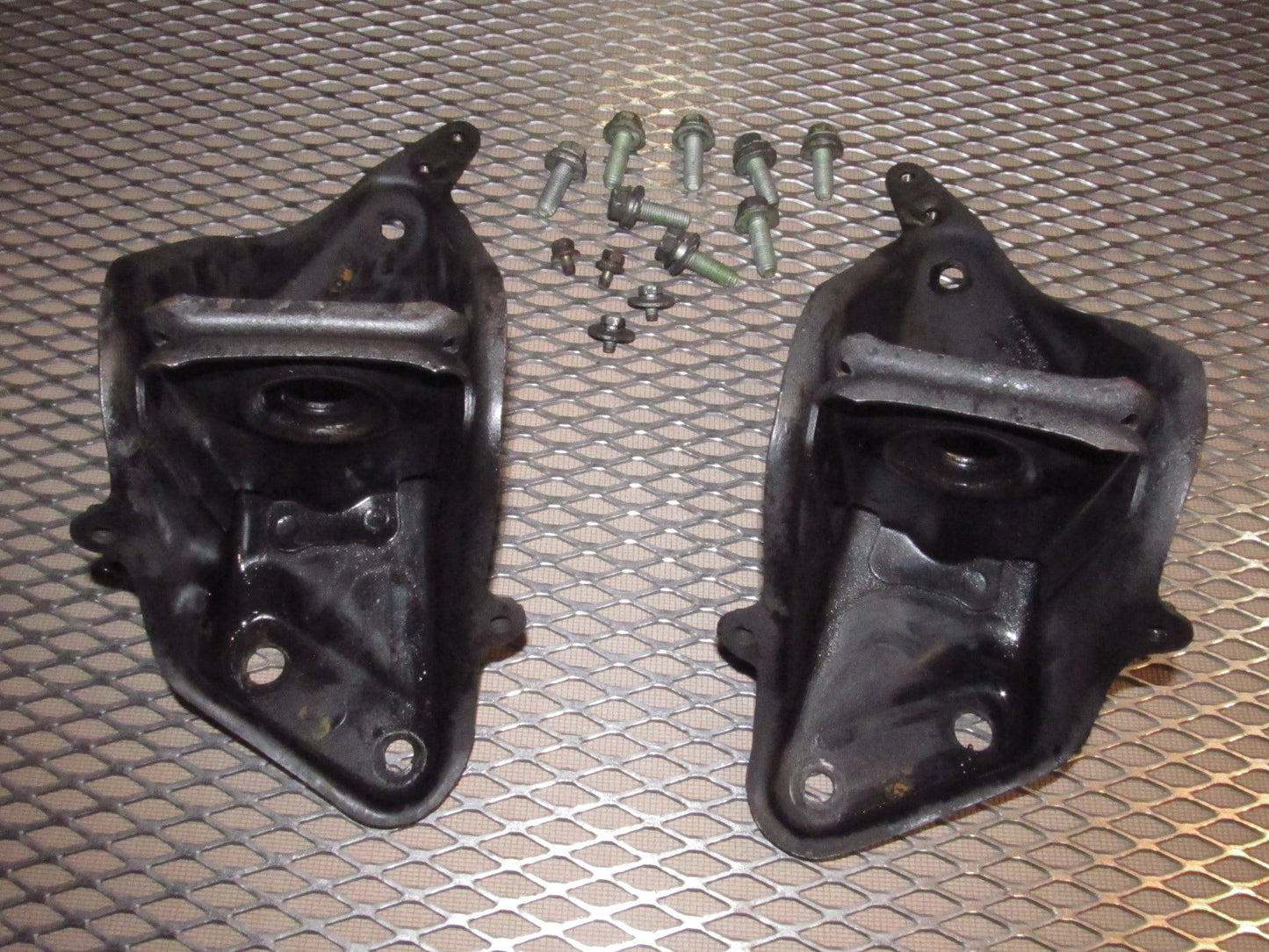 91 92 93 94 95 Toyota MR2 OEM Control Arm Strut Rod Bracket - Front Set