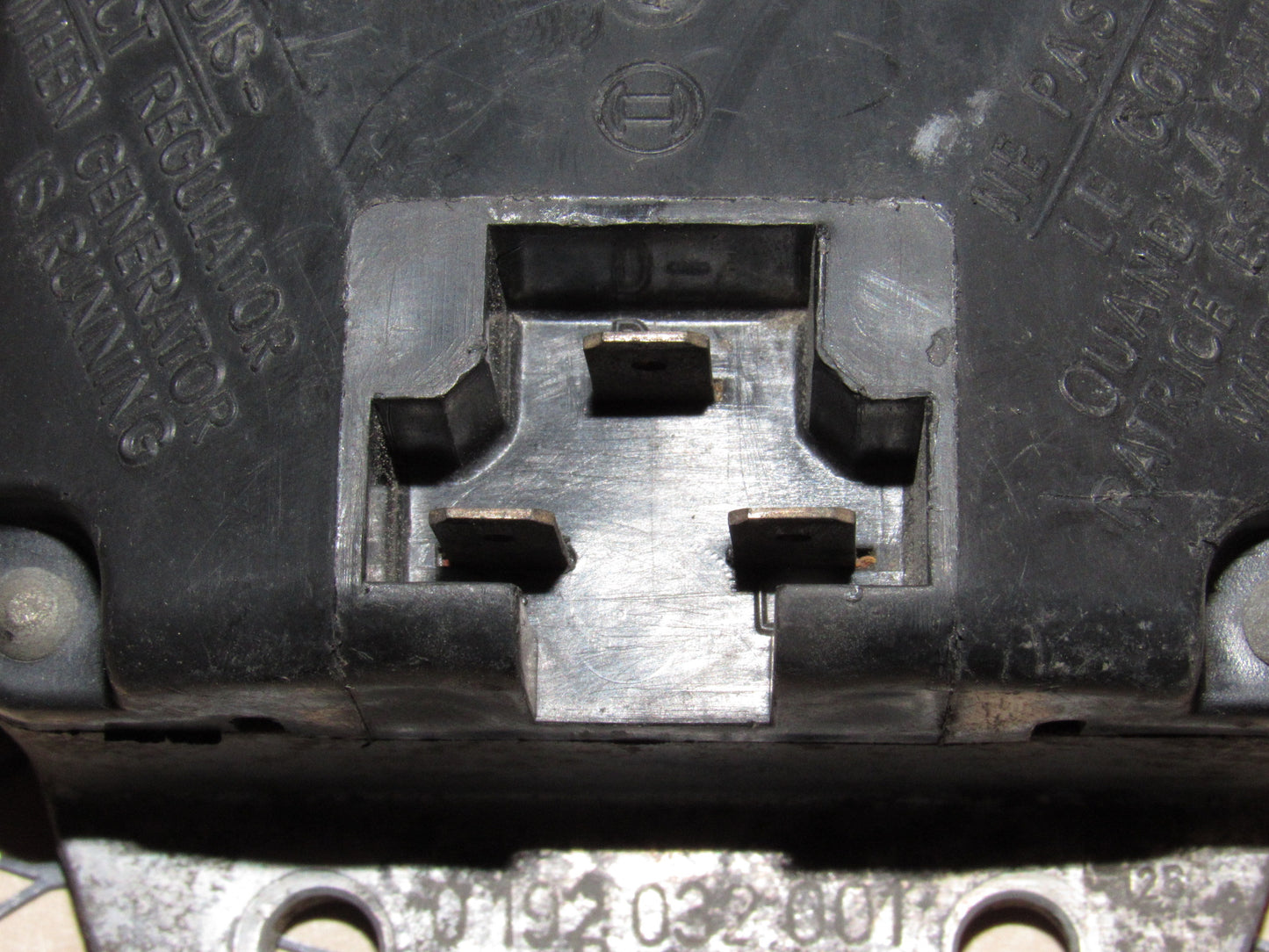 77-95 Mercedes Benz T1 Van OEM Voltage Regulator 0 192 032 001