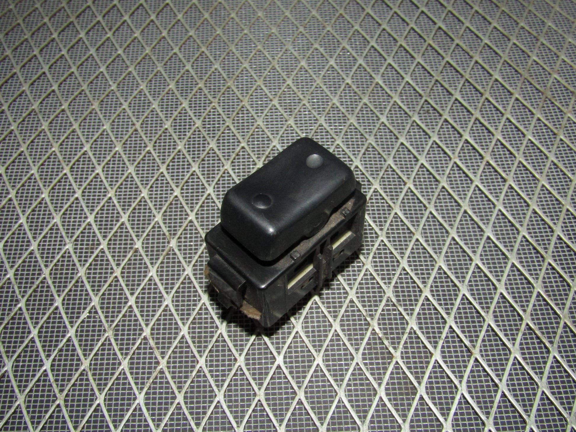 92-96 Toyota Camry Sedan OEM Front Power Door Lock Switch - Right