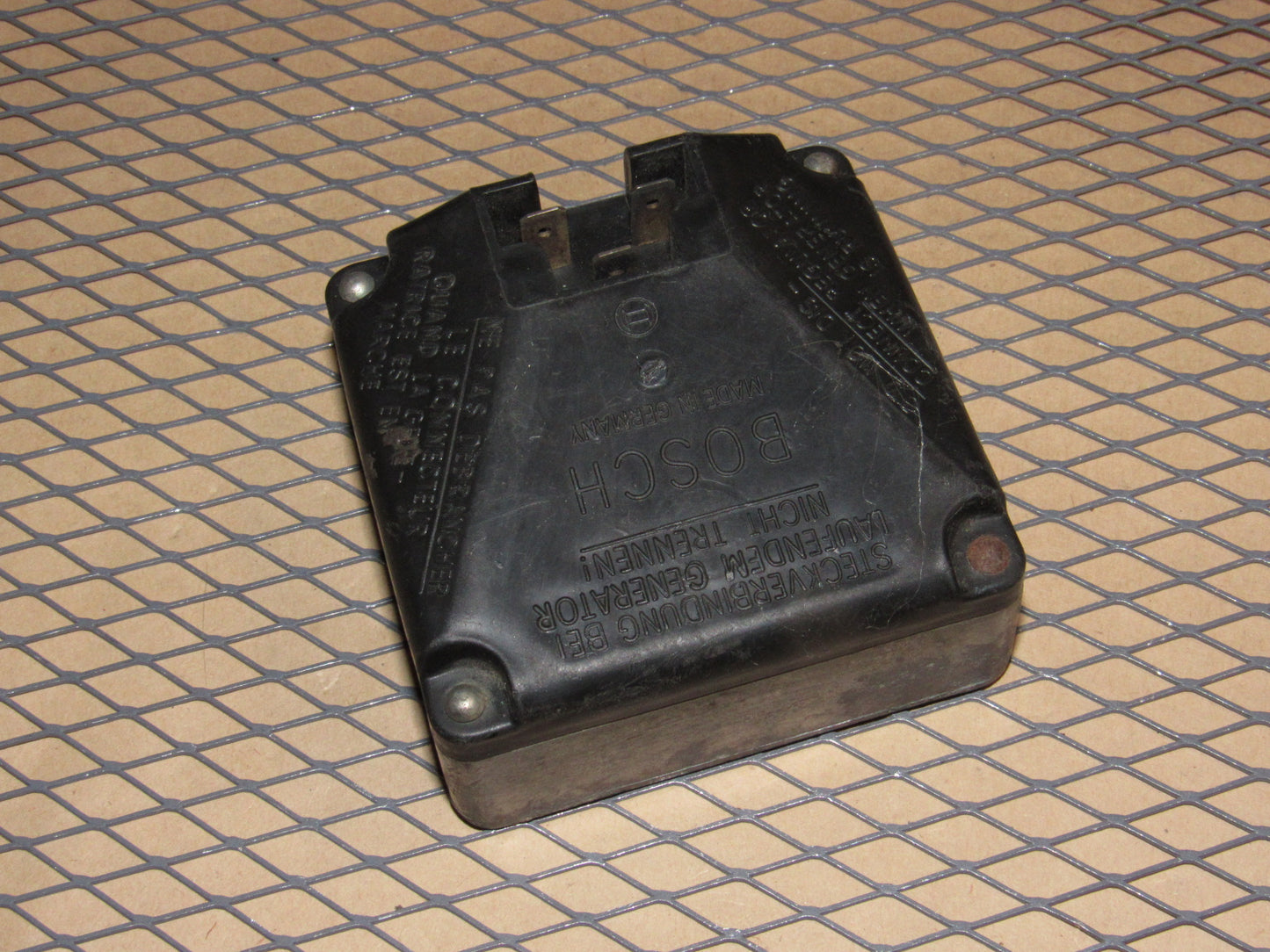 77-95 Mercedes Benz T1 Van OEM Voltage Regulator 0 192 032 001