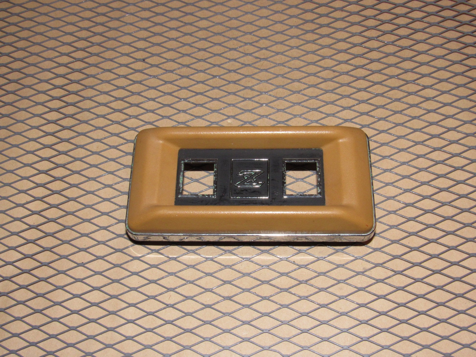 79 80 81 82 83 Datsun 280zx OEM Power Window Switch Bezel Cover Trim - left