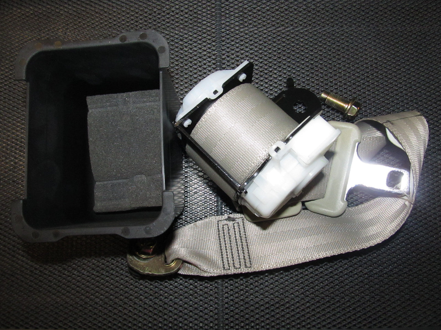 03 04 Infiniti G35 OEM Sedan Seat Belt - Rear Right