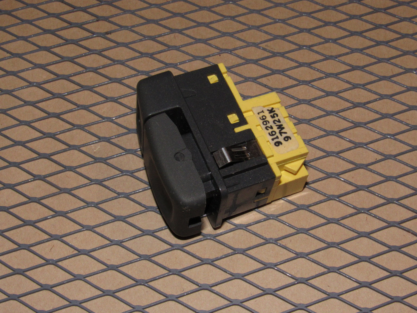 98 99 00 Volvo S70 OEM Front Fog Light Switch