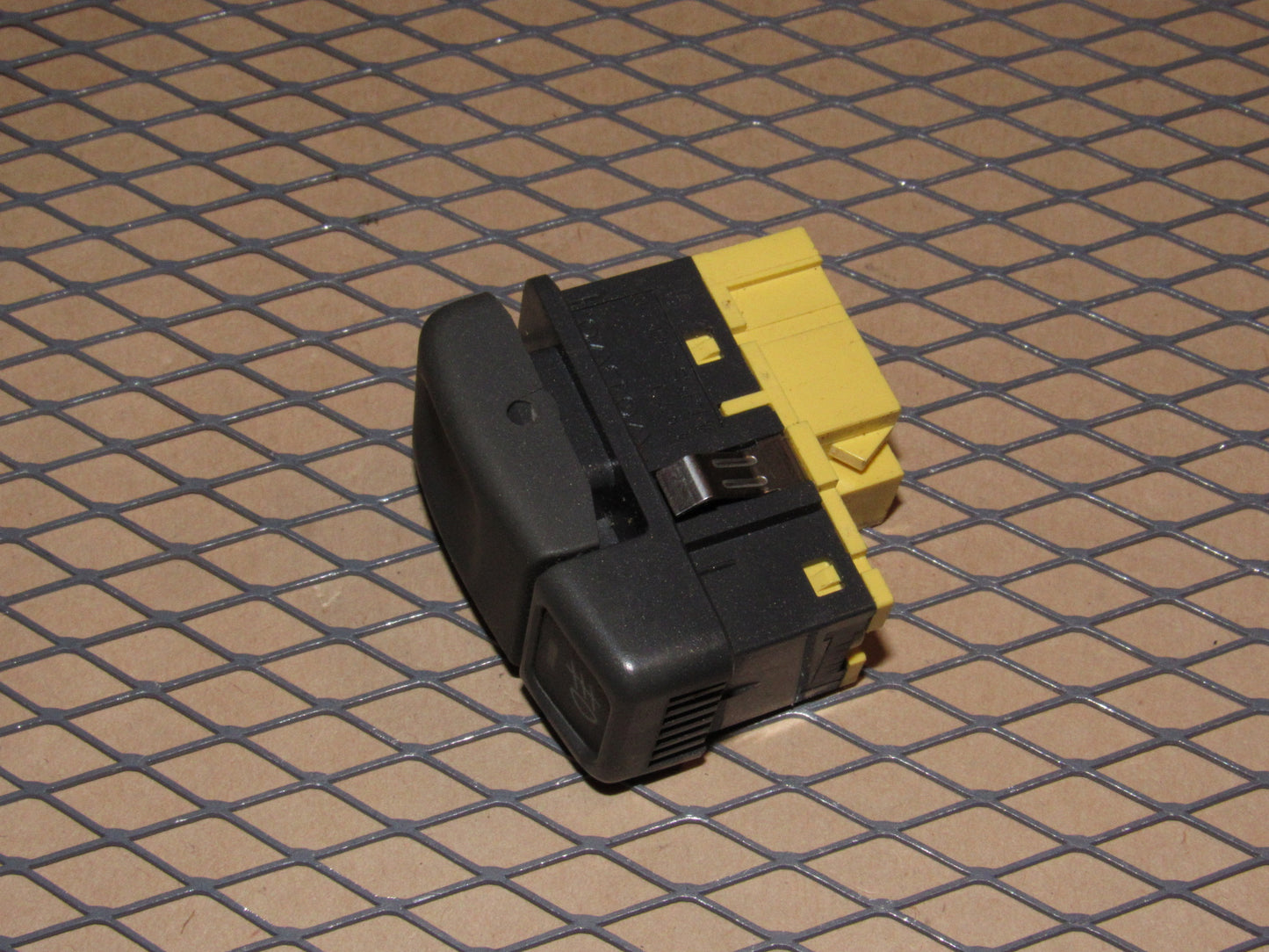 98 99 00 Volvo S70 OEM Front Fog Light Switch