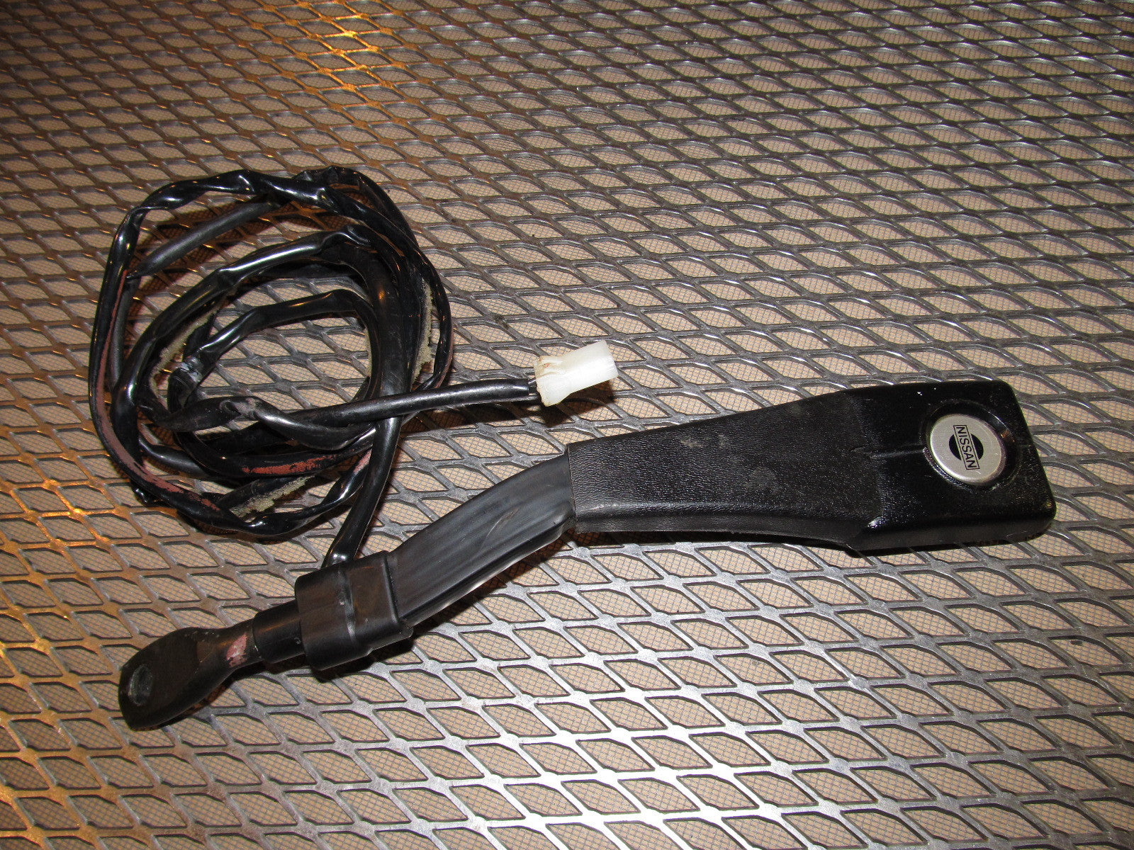 74 75 76 77 78 Datsun 260z 280z OEM Seat Belt Buckle - Left
