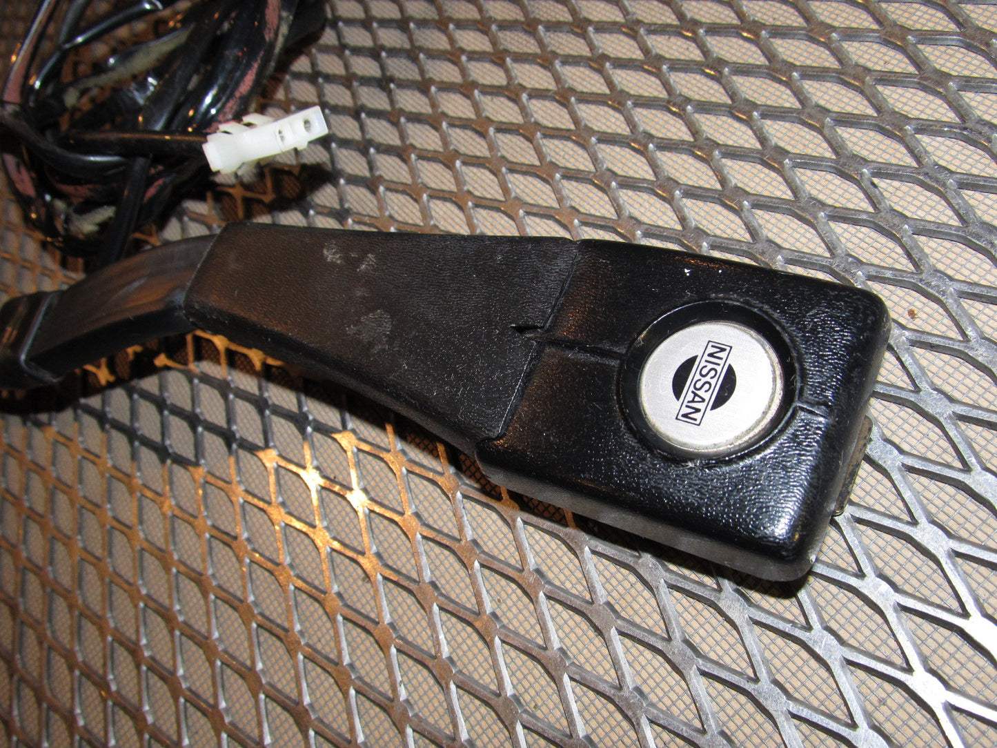 74 75 76 77 78 Datsun 260z 280z OEM Seat Belt Buckle - Left