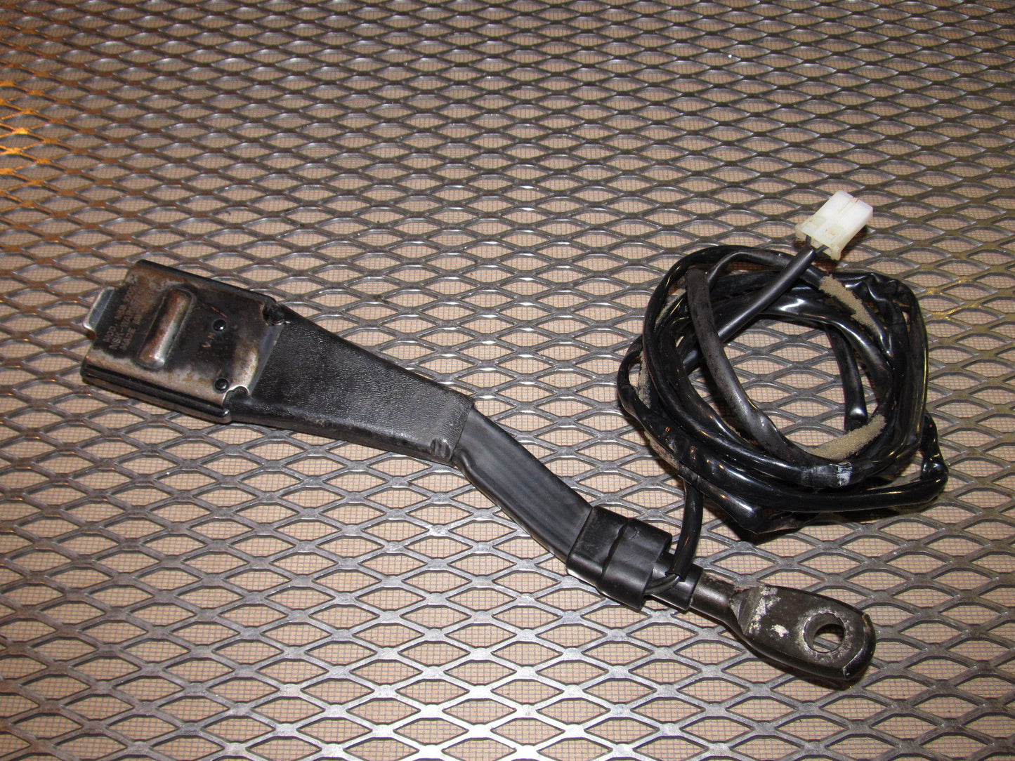 74 75 76 77 78 Datsun 260z 280z OEM Seat Belt Buckle - Left