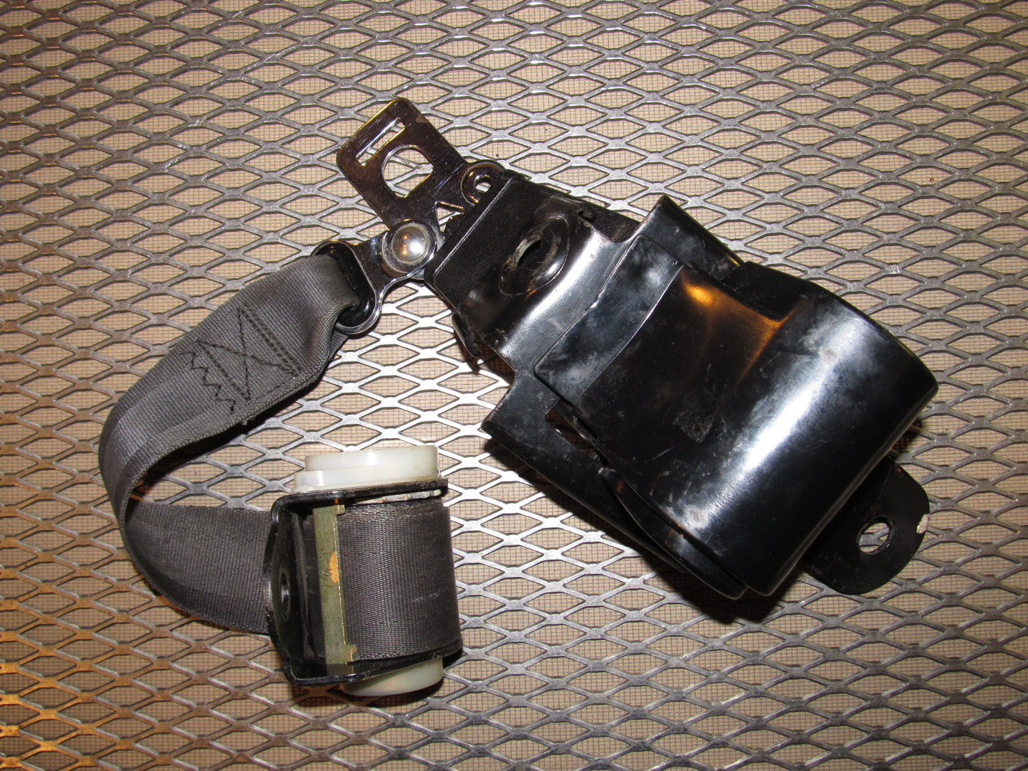 74 75 76 77 78 Datsun 260z 280z OEM Seat Belt - Left