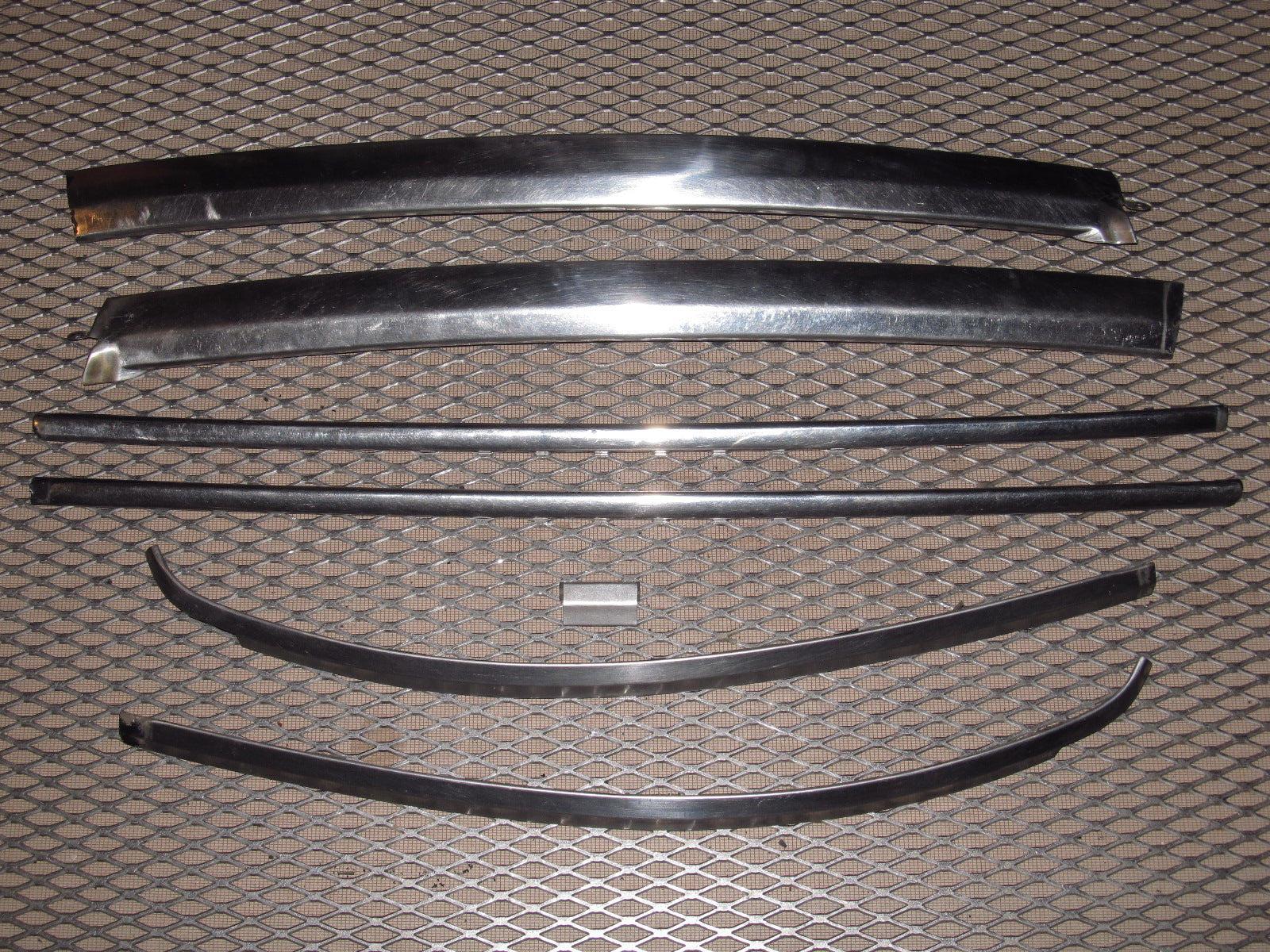 81-83 Mazda RX7 OEM Windshield Moulding – Autopartone