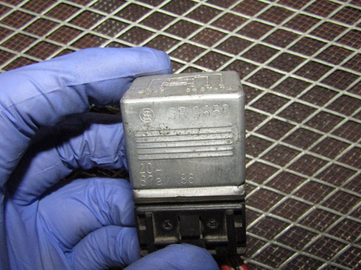 86-93 Mercedes Benz 300E OEM Relay 001 542 02 19