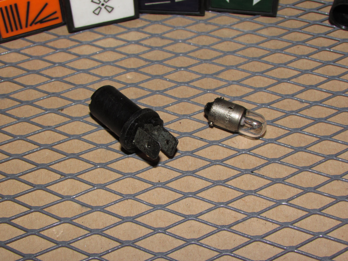 77-95 Mercedes Benz T1 Van OEM Interior Dash Indicator Light Lamp Bulb Socket