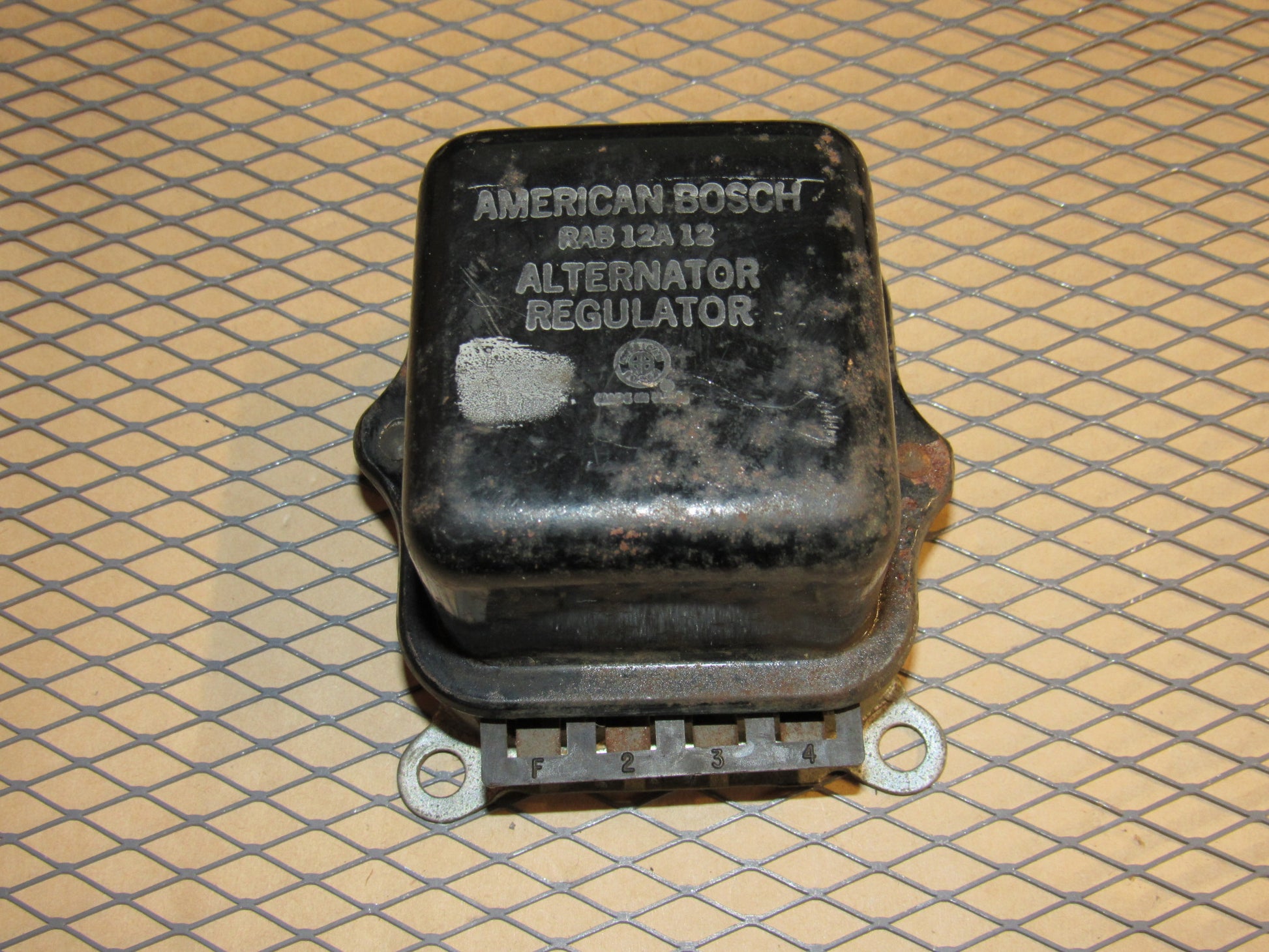 77-95 Mercedes Benz T1 Van OEM Alternator Voltage Regulator RAB 12A 12