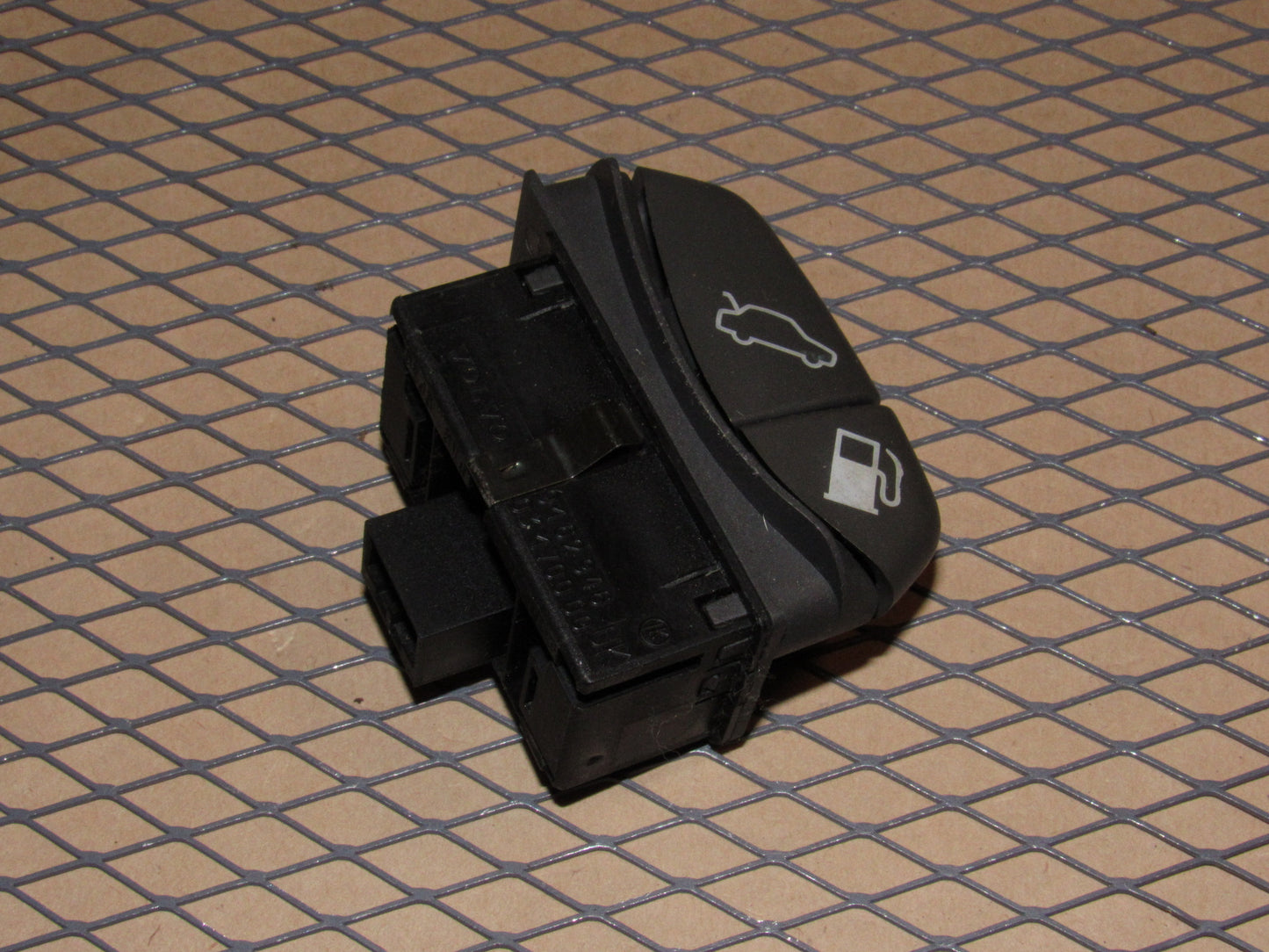98 99 00 Volvo S70 OEM Trunk & Fuel Door Release Opener Switch