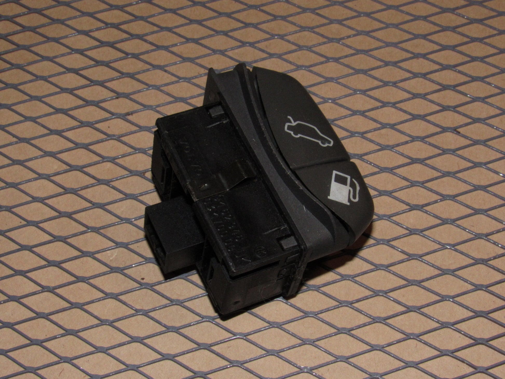 98 99 00 Volvo S70 OEM Trunk & Fuel Door Release Opener Switch