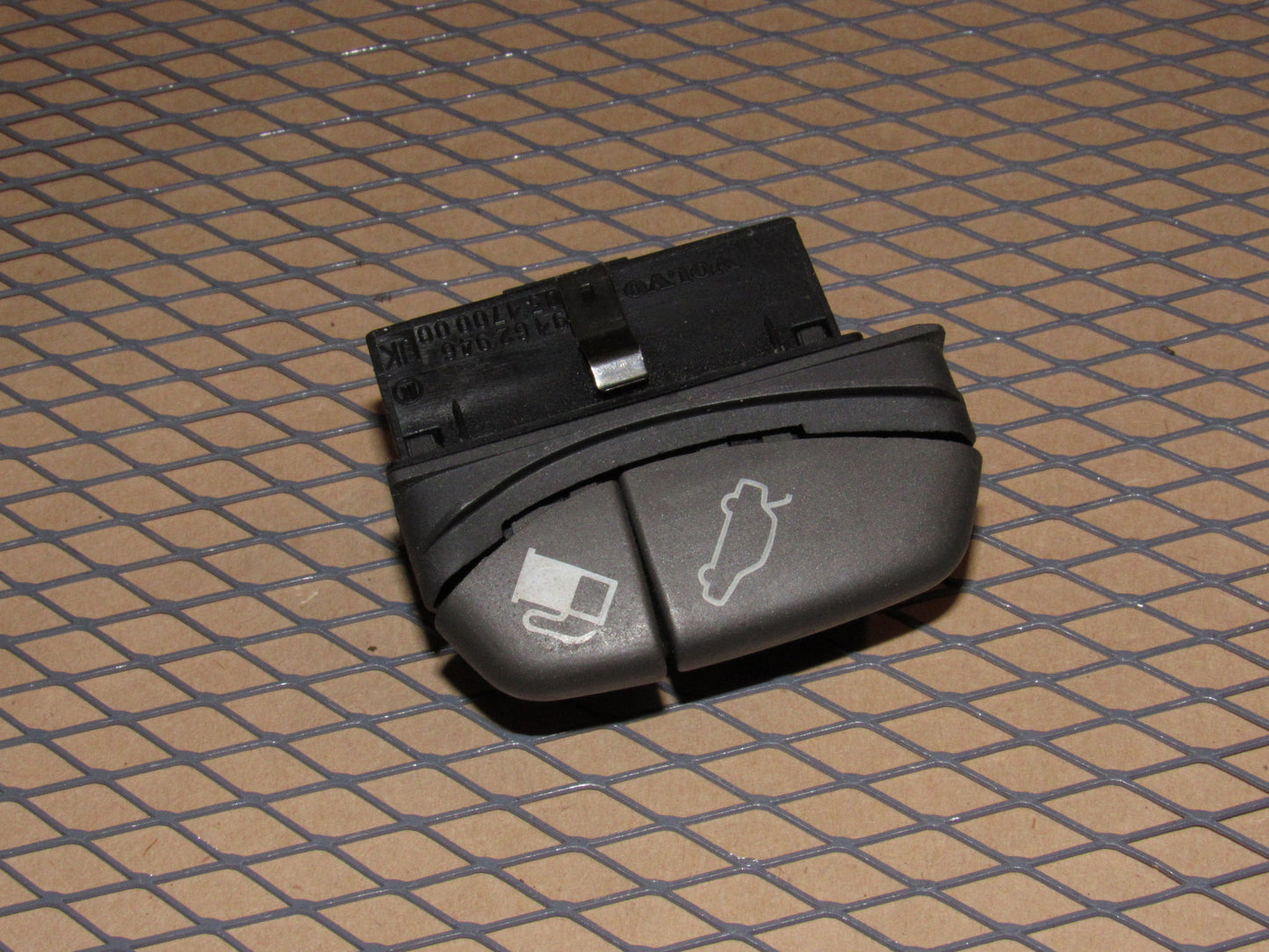 98 99 00 Volvo S70 OEM Trunk & Fuel Door Release Opener Switch