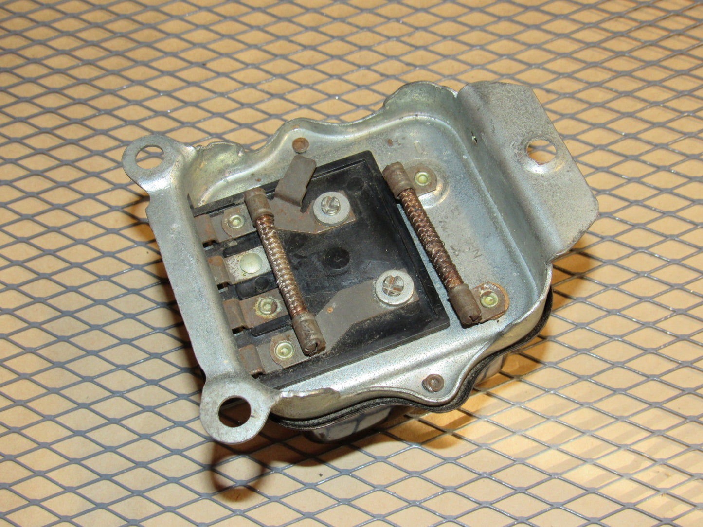77-95 Mercedes Benz T1 Van OEM Alternator Voltage Regulator RAB 12A 12