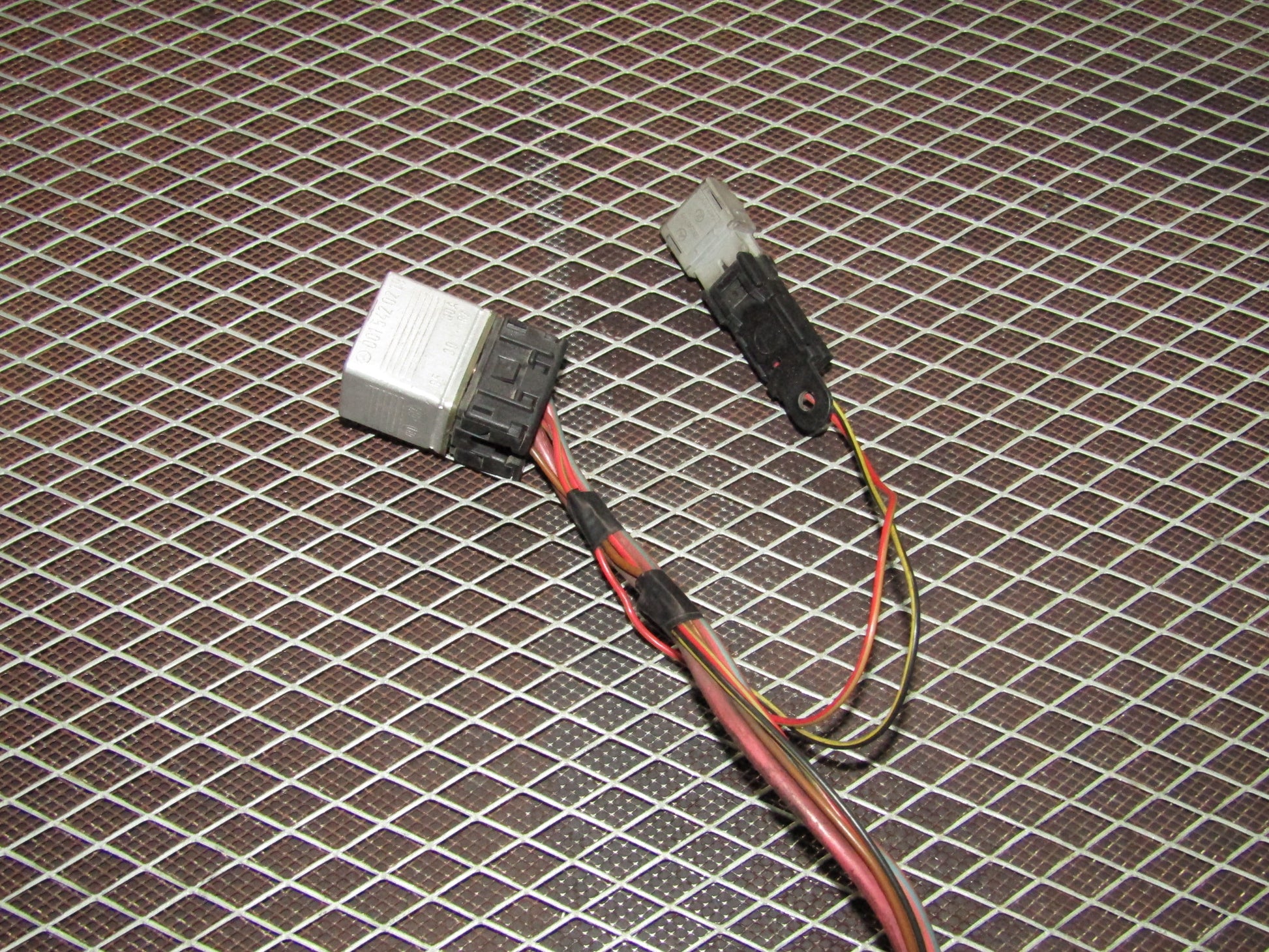 86-93 Mercedes Benz 300E OEM Relay & Resistor 001 542 02 19 - 000 540 198