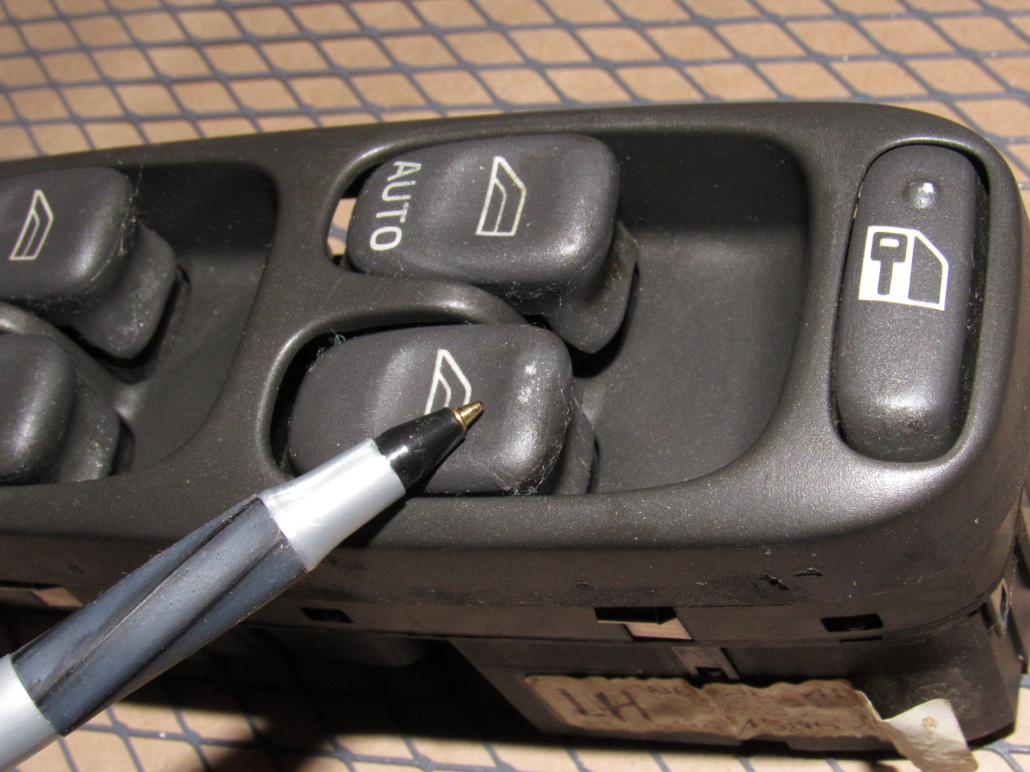 98 99 00 Volvo S70 OEM Front Master Window Switch - Left