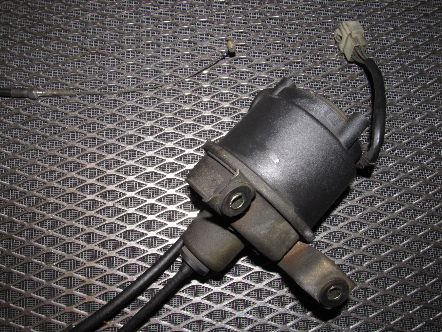 84 85 Mazda RX7 OEM 12A M/T Cruise Control Actuator
