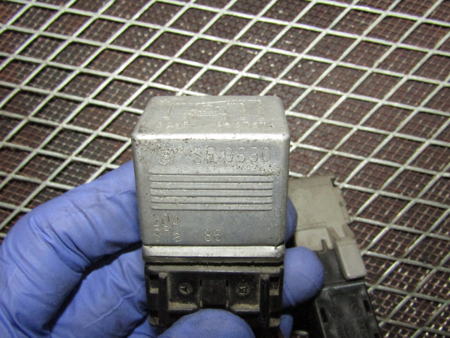 86-93 Mercedes Benz 300E OEM Relay & Resistor 001 542 02 19 - 000 540 198
