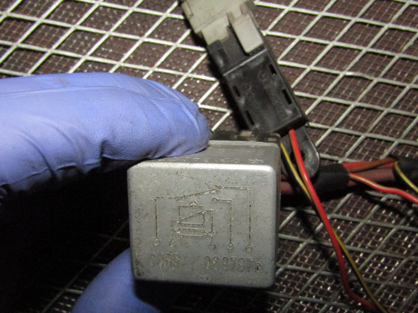 86-93 Mercedes Benz 300E OEM Relay & Resistor 001 542 02 19 - 000 540 198
